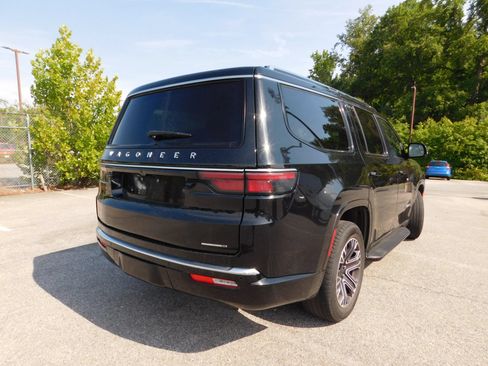 Used 2024 Jeep Wagoneer Series II w/ Flexible Seating Group AWD/4WD image 5