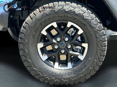 Used 2025 Jeep Wrangler Unlimited Rubicon 4xe w/ Convenience Group AWD/4WD image 25