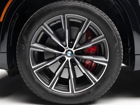 Used 2021 BMW X5 M50i image 5