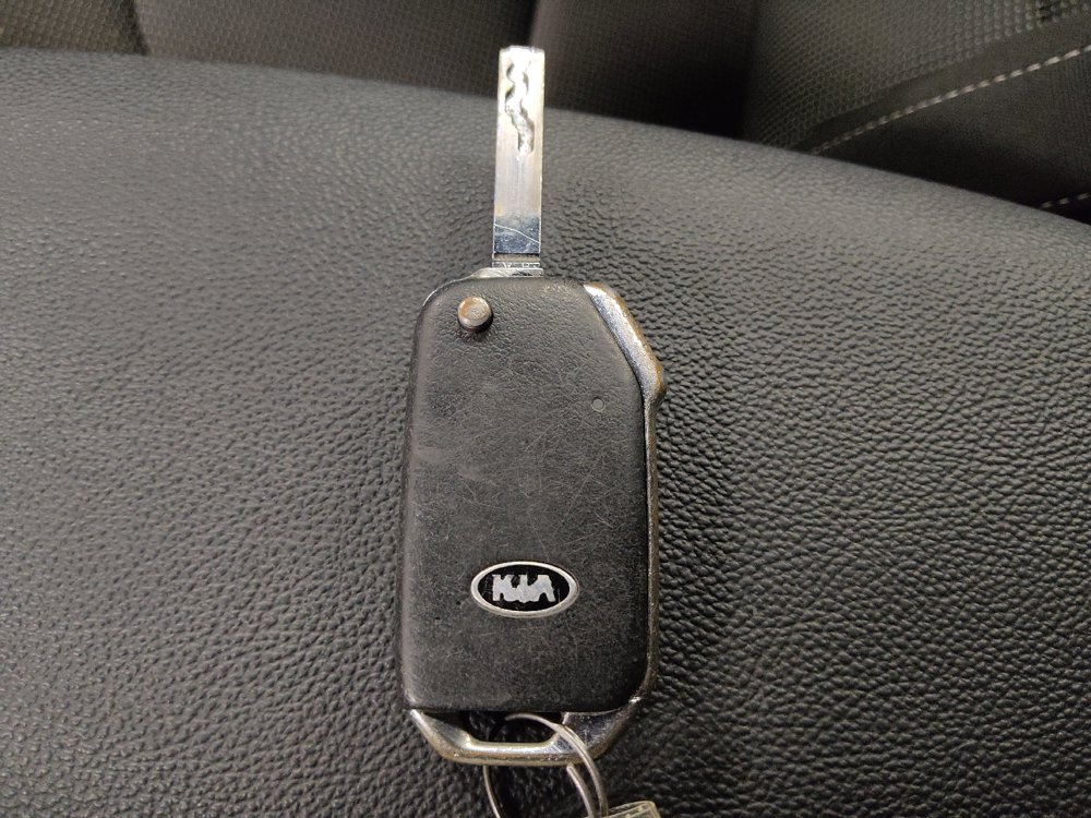 Used 2020 Kia Forte LXS FWD image 32