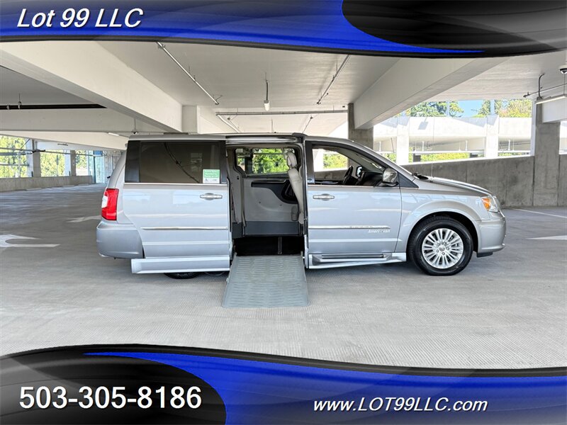 Used 2013 Chrysler Town & Country Limited w/ Luxury Group FWD image 1