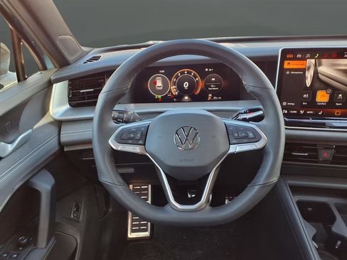 New 2026 Volkswagen Tiguan SE R-Line AWD/4WD image 16