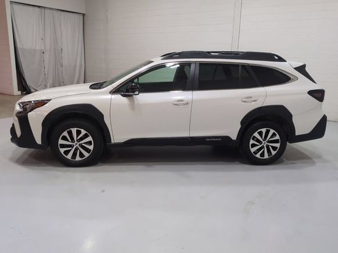 Used 2024 Subaru Outback Premium AWD/4WD image 6