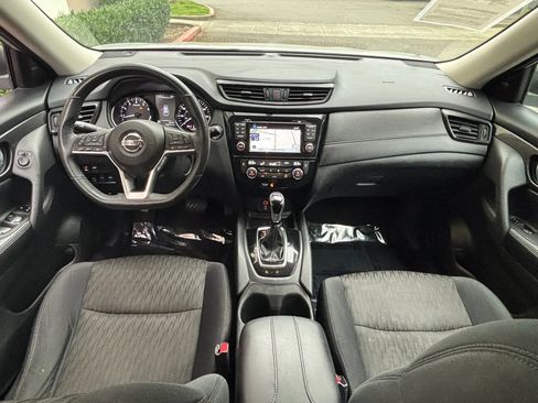 Used 2017 Nissan Rogue SV w/ SV Premium Package image 20