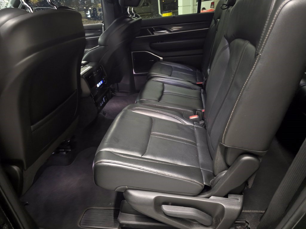 Used 2023 Jeep Wagoneer 4WD w/ Convenience Group I image 36