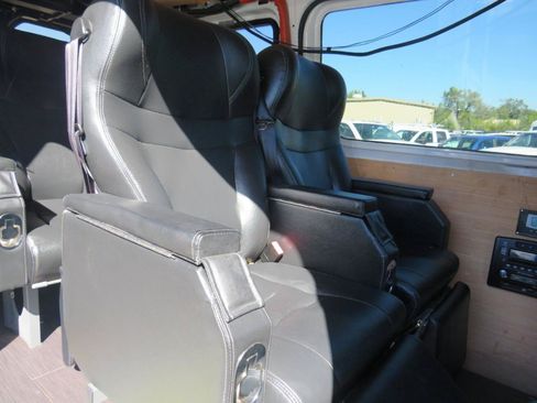 Used 2010 Freightliner Sprinter 2500 RWD image 21