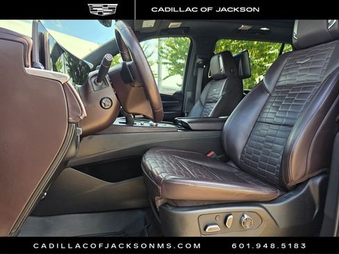 Used 2024 Cadillac Escalade ESV Sport Platinum w/ LPO, ONYX Package AWD/4WD image 13
