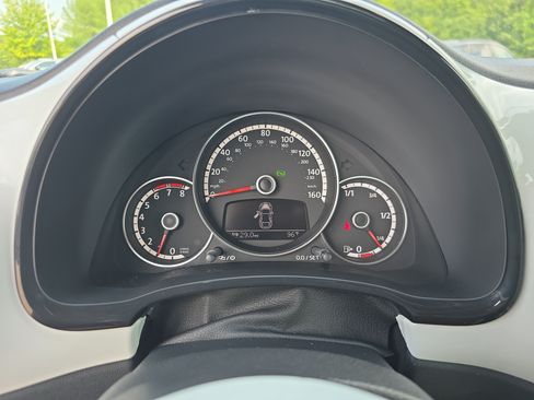 Used 2015 Volkswagen Beetle 1.8T Classic FWD image 16