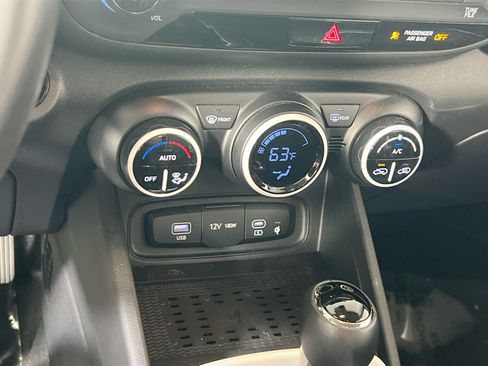 Used 2023 Hyundai Venue Limited FWD image 16