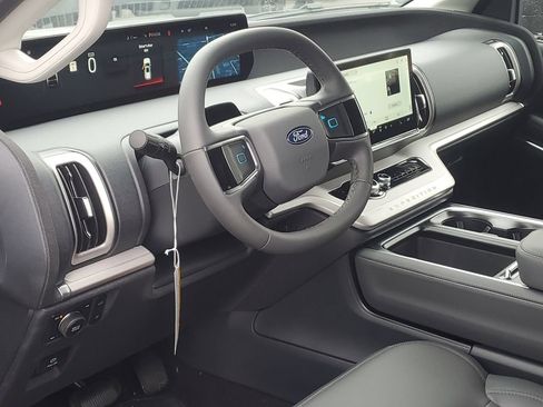 New 2026 Ford Expedition Active AWD/4WD image 9