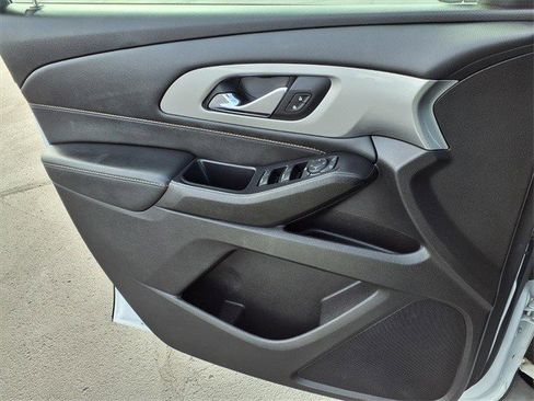 Certified 2021 Chevrolet Traverse LS image 17