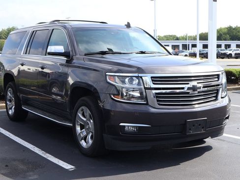 Used 2017 Chevrolet Suburban Premier AWD/4WD image 3