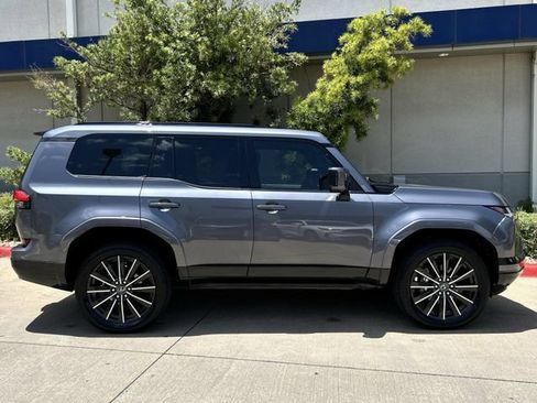 Used 2024 Lexus GX 550 w/ Accessory Package (Z1) AWD/4WD image 3