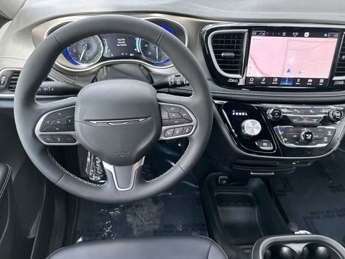 New 2027 Chrysler Pacifica Select AWD/4WD image 14