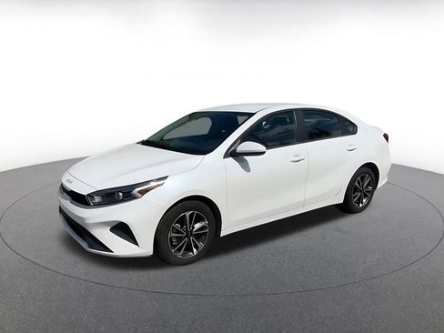 Used 2024 Kia Forte LXS image 8