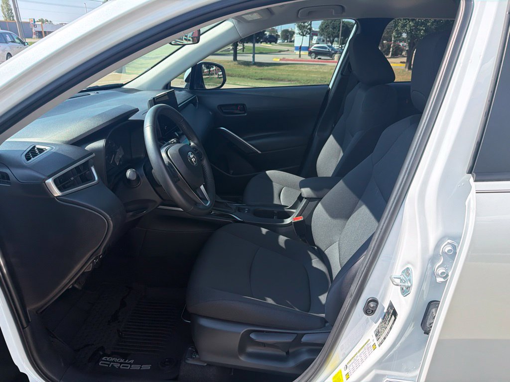 Used 2023 Toyota Corolla Cross LE FWD image 9