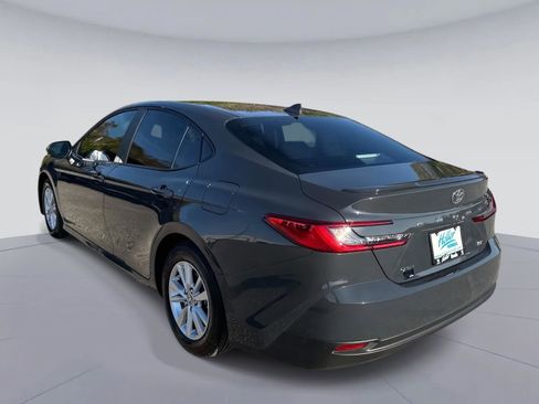 Used 2025 Toyota Camry LE image 6