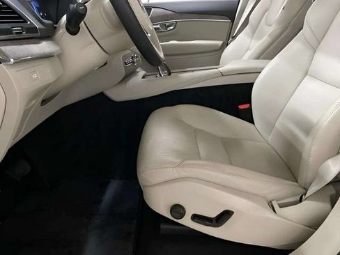 Used 2024 Volvo XC90 B6 Core AWD/4WD image 46