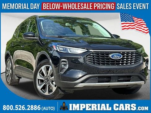 Used 2025 Ford Escape Platinum AWD/4WD image 1