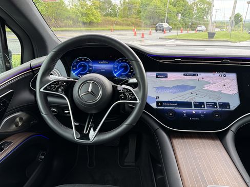 Certified 2023 Mercedes-Benz EQS 580 4MATIC SUV image 12
