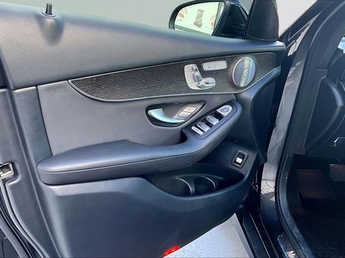 Used 2020 Mercedes-Benz GLC 300 4MATIC image 19