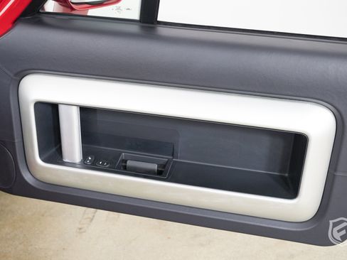 Used 2006 Ford GT RWD image 26