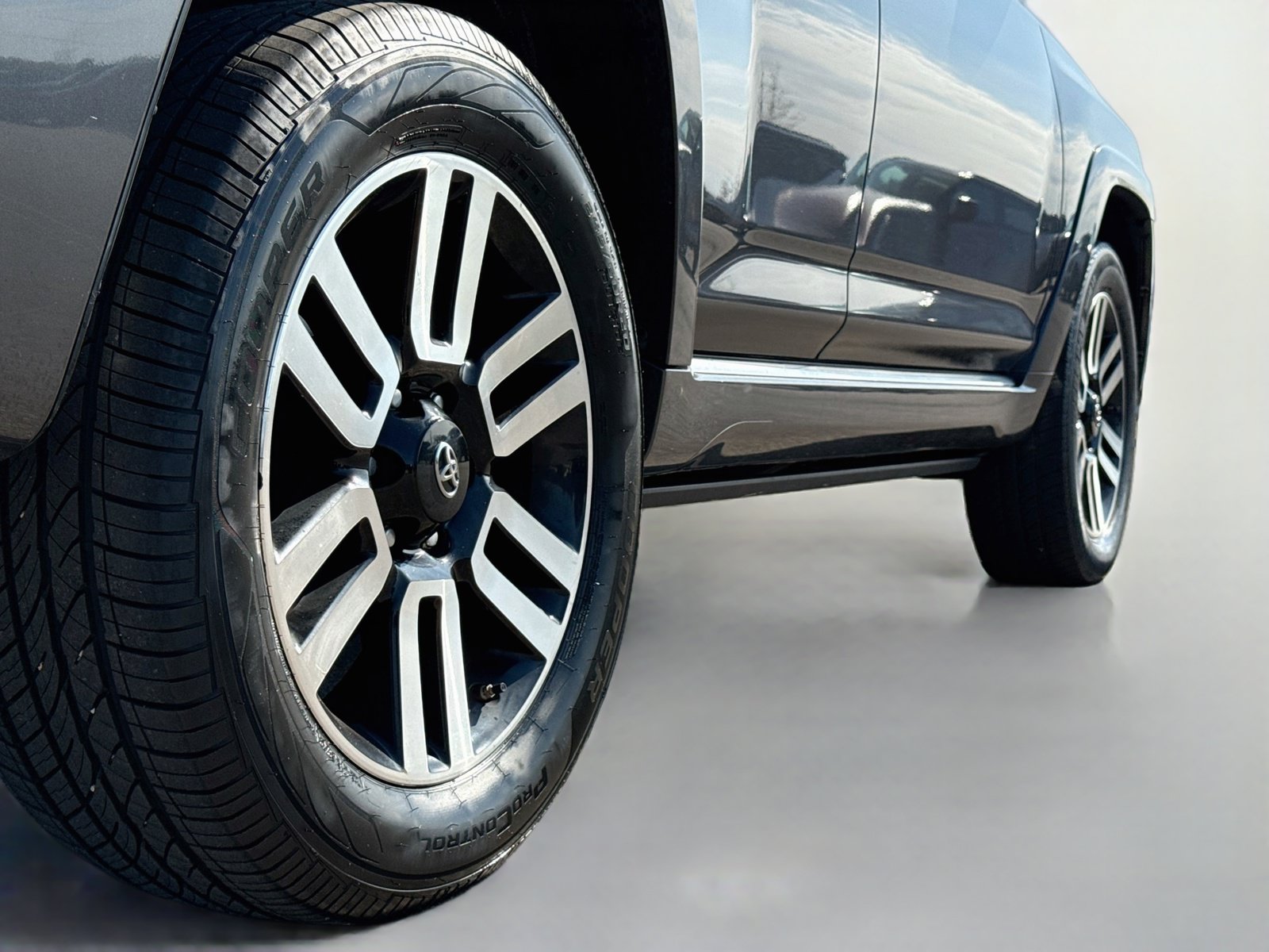 Used 2019 Toyota 4Runner Limited AWD/4WD image 9