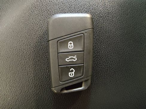 Used 2019 Volkswagen Jetta R-Line image 32