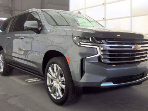 Used 2022 Chevrolet Suburban High Country RWD image 5