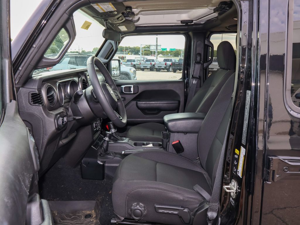 Used 2023 Jeep Gladiator Sport AWD/4WD image 5