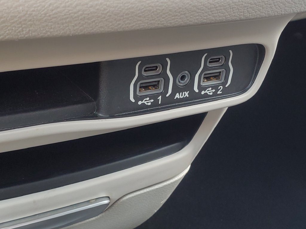 Used 2024 Chrysler Pacifica Touring-L FWD image 21