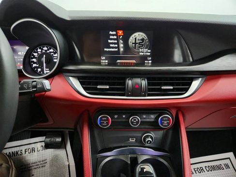 Used 2019 Alfa Romeo Stelvio AWD image 19