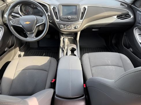 Used 2017 Chevrolet Malibu LT FWD image 11