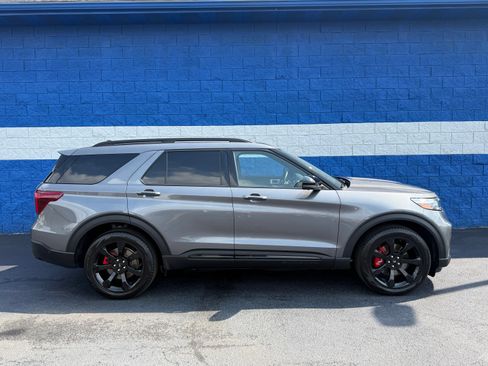 Used 2021 Ford Explorer ST w/ Equipment Group 401A AWD/4WD image 2
