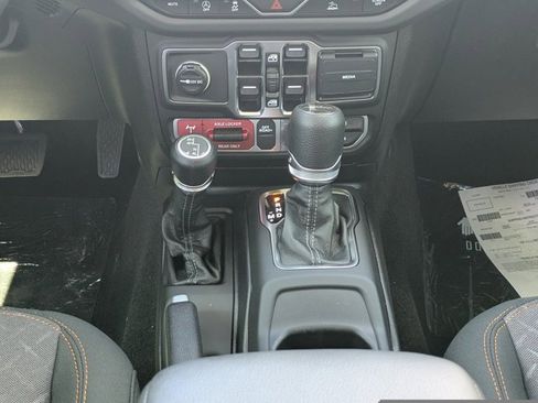 New 2025 Jeep Gladiator Mojave image 17