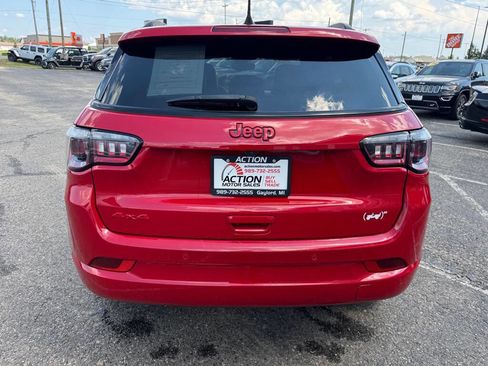 Used 2023 Jeep Compass Limited image 4