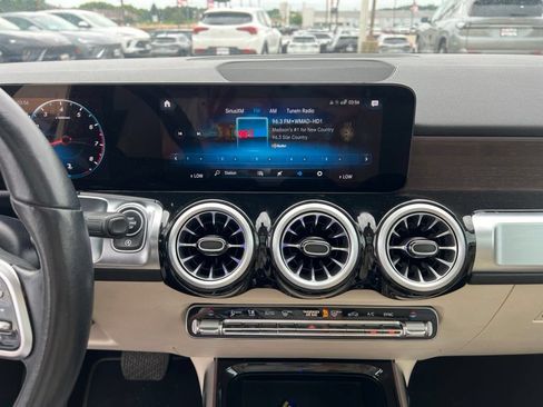 Used 2023 Mercedes-Benz GLB 250 4MATIC w/ Premium Package image 29