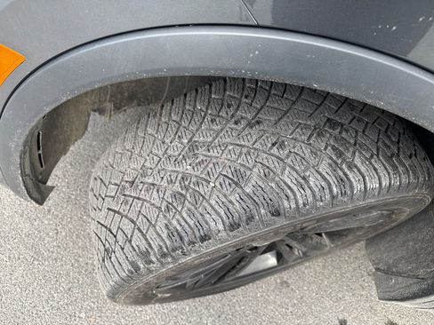 Used 2023 Volkswagen Tiguan SE R-Line image 27