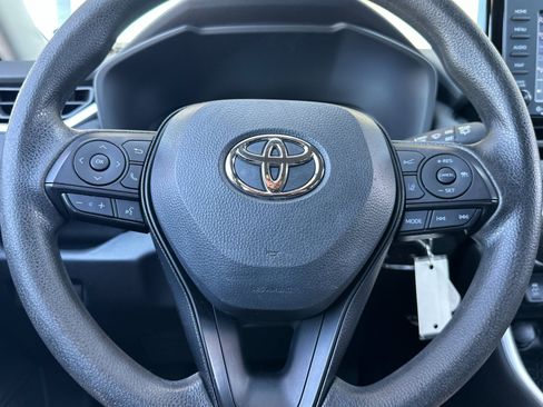 Used 2022 Toyota RAV4 LE image 22