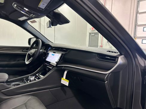 New 2026 Jeep Grand Cherokee Altitude image 37
