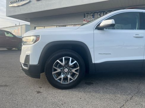 Used 2023 GMC Acadia SLT image 2