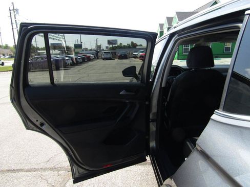 Used 2021 Volkswagen Tiguan SEL AWD/4WD image 18