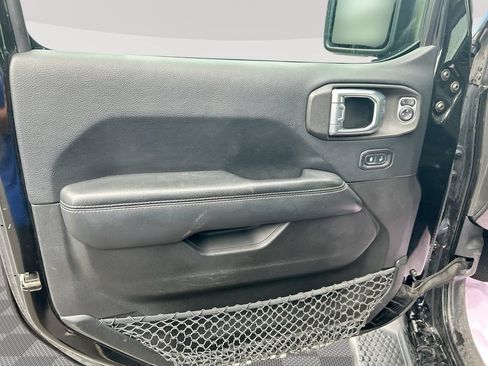 Used 2019 Jeep Wrangler Unlimited Sahara w/ Uconnect 4C Nav & Sound Group AWD/4WD image 24