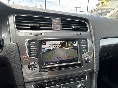 Used 2016 Volkswagen e-Golf SE FWD image 23