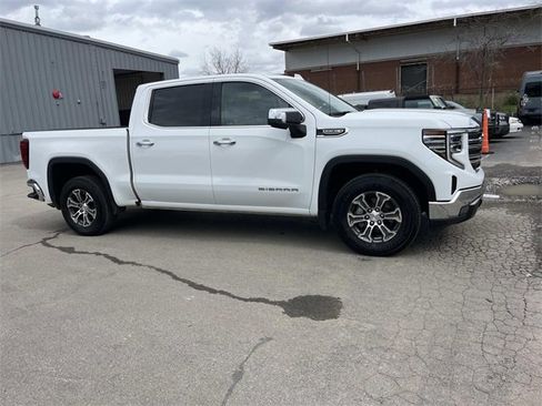 Used 2024 GMC Sierra 1500 SLT image 2