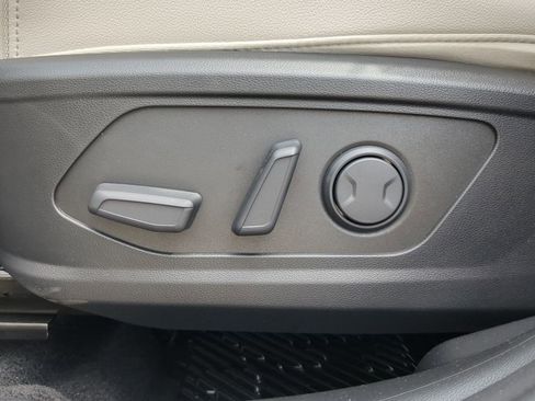 New 2025 Hyundai Tucson Limited image 18