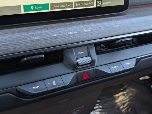 Certified 2024 Kia EV9 Land image 30