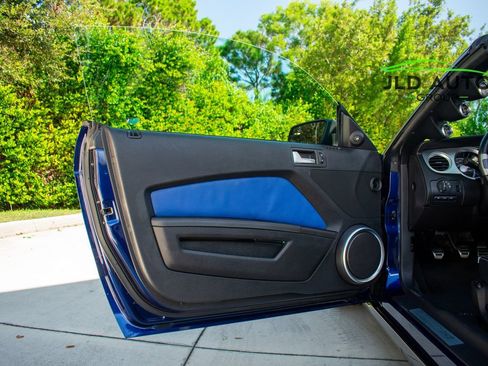 Used 2012 Ford Mustang Shelby GT500 w/ Electronics Pkg RWD image 30