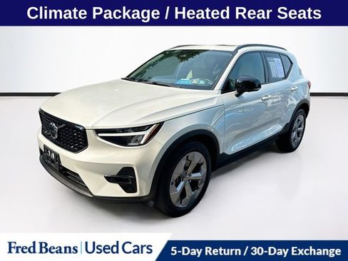 Used 2023 Volvo XC40 B5 Plus w/ Driver Assist Package AWD/4WD image 4