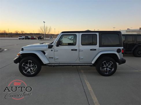 Used 2024 Jeep Wrangler Unlimited w/ Convenience Group image 4